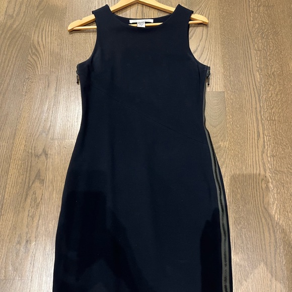 Diane von Furstenberg Navy Dress with side zipper detail Size 6 - Picture 3 of 10